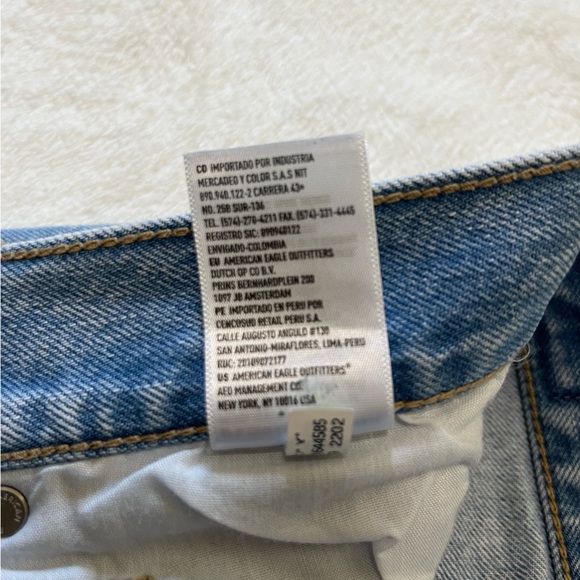 American Eagle Denim Mom Jeans - Picture 12 of 16